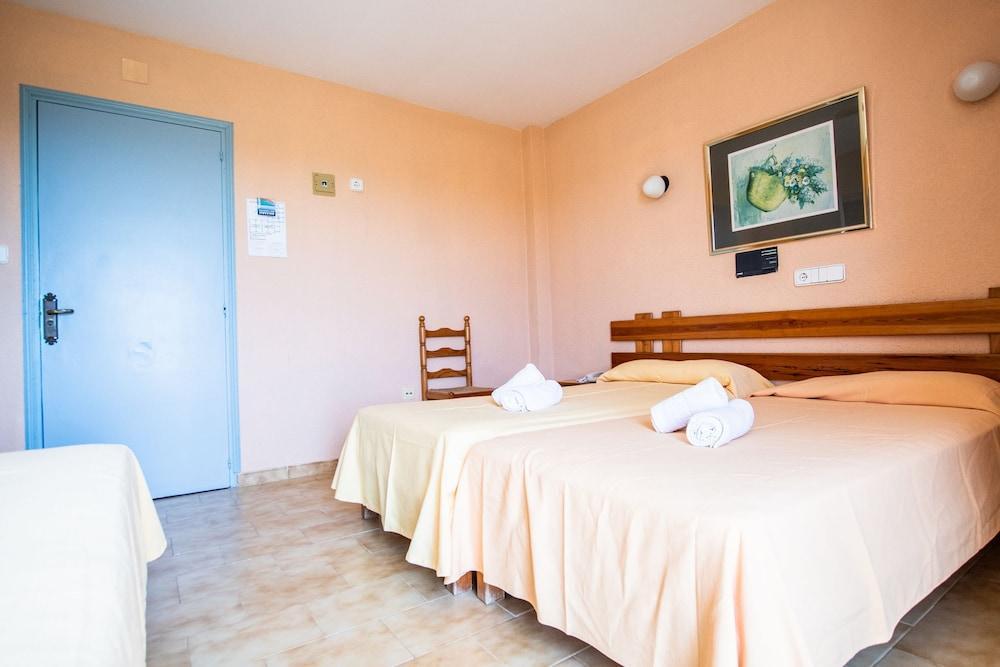 Hostal Santi Es Caló Exterior foto